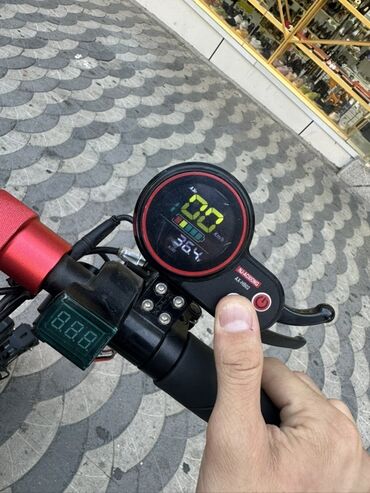 Şəhər gəzintiləri və qısa məsafələr üçün nəzərdə tutulmuş elektrikli