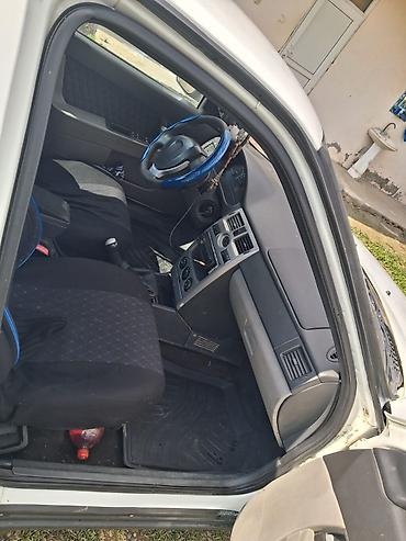 VAZ (LADA): Lada Priora sedan, ağ rəng. - Nömrə: 77-CJ-835 (AZ) - Mühərrik: benzin — 9