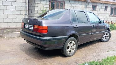 Volkswagen: Volkswagen Vento: 1993 г., 1.8 л, Механика, Бензин, Седан