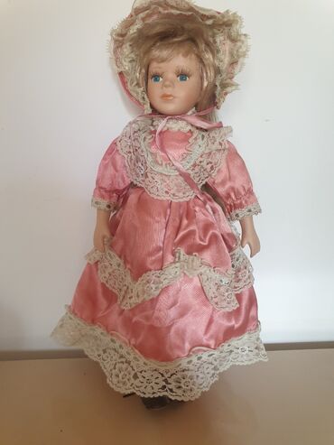 lutke za devojcice: Porcelanska lutka, kao nova, stara 20 godina, za kolekcionare