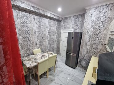 Uzunmüddətli kirayə mənzillər: - Çoxmərtəbəli yaşayış kompleksində mənzil. - Geniş, səliqəli həyət — 23