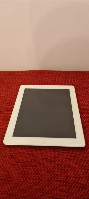 Tableti: ★ Na prodaju sivo beli Apple iPad 2 Model : A1396 Memorija: 32GB — 17