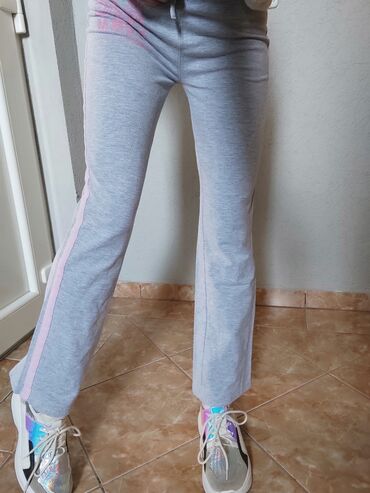 Donji deo: Trenerka siva, C&A, S — 7