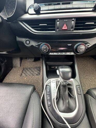срочно продаю нужны деньги очень срочно: Kia K3: 2019 г., 1.6 л, Автомат, Бензин, Седан