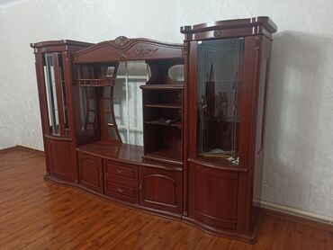 двухстворчатый шкаф: Зал үчүн гарнитур, Колдонулган, Шкаф, Өзү алып кетүү