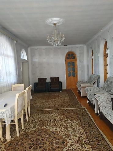 Həyət evləri və villaların satışı: Satış üçün həyət evi. Yerdən kürsili,geniş 3otaq və 1zal, əşyalarla — 5