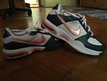 Ženska patike i atletske cipele: Original nove nike zenske patike,broj 37 na lalafo.rs Original nove nike zenske patike,broj 37 - Beograd
