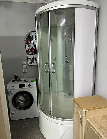 Продажа салонов красоты и кабинетов: Продаю коммерческое помещение,бывшая парихмахерская(все документы — 4