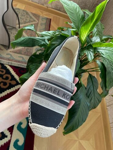 �������������� ���������� в Кыргызстан | Другая женская обувь: МICHAEL KORS, оригинал, новые, очень удобные, качество шикарное, 37
