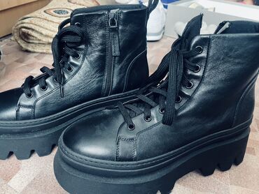 Ботинки и ботильоны: Черные женские ботинки на массивной платформе. Турецкий бренд покупали — 8