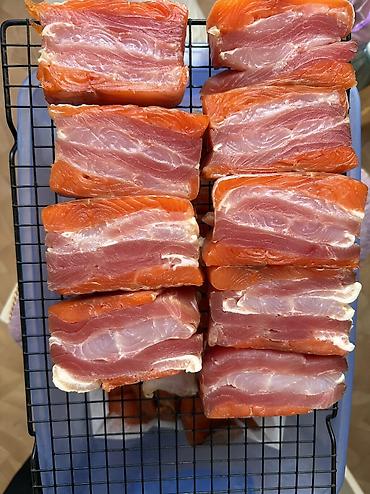 Форель: Аппетитная копченая рыба, разделанная на порционные куски — 12