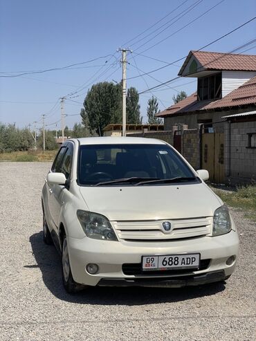 маленькая машина: Toyota ist: 2003 г., 1.5 л, Автомат, Бензин, Хэтчбэк