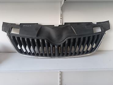 Skoda ön radiator barmaqlığı (grill) - Rəng/material: qara plastik