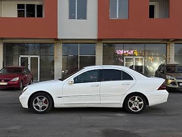 mercedes 180 b: Mercedes-Benz C-Class sedan - Gövdə: 4 qapılı sedan, ağ rəng - Kuzov — 3