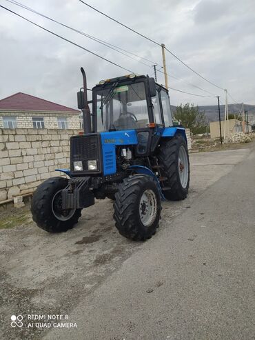 traktor yeni: Mator karobka difir el deymeyib,keriditi qalib 4900azn 3 aydan bir