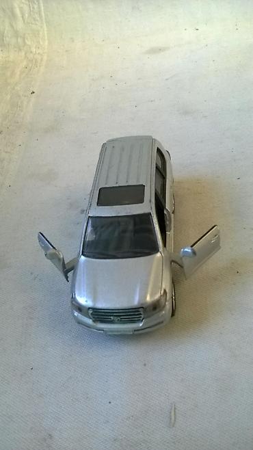 golf 2 igracka: Siku Toyota Land Cruiser V8 zuti 9 cm. malo izgreban Siku Toyota — 5