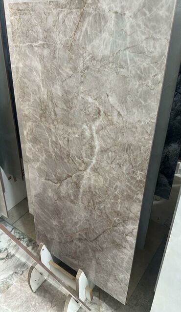 5 10 taxta: Böyük ölçülü mərmər fakturalı keramika/porcelen plitə. Xüsusiyyətlər