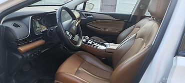 GAC: GAC Aion S — современный электрический седан белого цвета. Зопас хода — 7