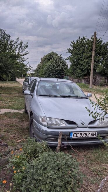 Renault Megane: 1.6 l | 1999 year | 280 km. Hatchback