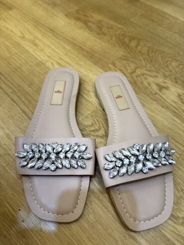 nişan üzükleri: 36 razmer Zərif bəzəkli qadın şlepası - Rəng: açıq bej/nude - Model