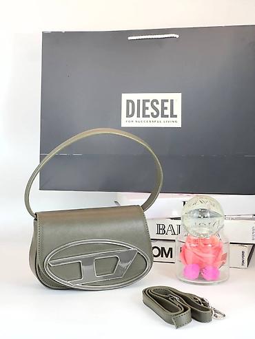 roze poze: Diesel ženska torba – model sa prepoznatljivim ovalnim logoom napred — 8
