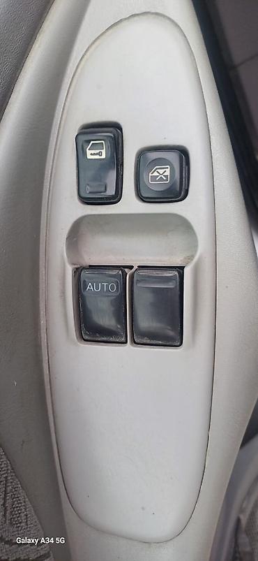 devo tiko: Nissan Almera Tino: 2001 г., 1.8 л, Механика, Бензин, Хэтчбэк — 8