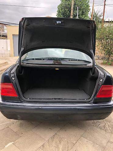 Mercedes-Benz: Mercedes-Benz E-Class (E200) sedan - Kuzov: 4 qapılı sedan, Göy rəng — 1