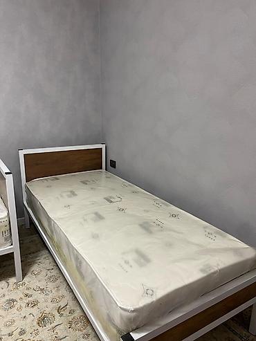 каркасы кровати: Металлическая кровать с декоративными вставками под дерево - Прочный — 9