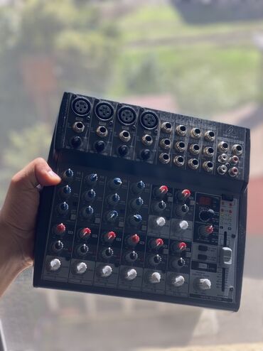 Пианино: Behringer kompak audio mikser - 8 kanallı masaüstü mikser - 4 ədəd