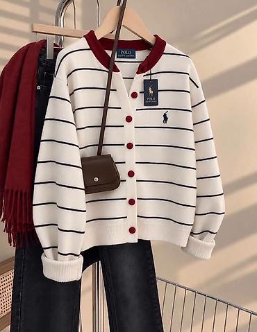 pull and bear: Najtrazeniji Polo dzemperi dostupni 
S M L
3600 din — 2