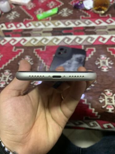 Apple iPhone: IPhone 11, 128 GB, Ağ, Face ID — 7