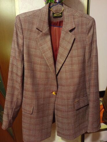 Dəstlər, kostyumlar: Pencək, L