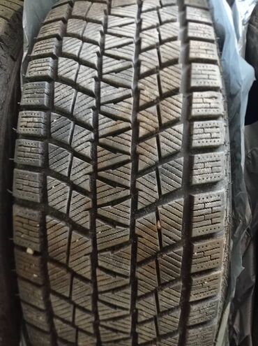 Шины: Продаю зимние шины 215/65R16 срочно только звонить