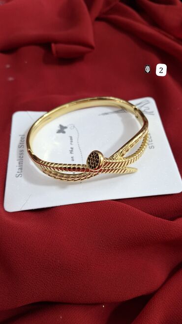 Bilərziklər: Qızılı rəngli, paslanmayan poladdan (STEEL) bəzək bilərziyi. Oval -da lalafo.az — 26 Bilərziklər: Qızılı rəngli, paslanmayan poladdan (STEEL) bəzək bilərziyi. Oval — 26