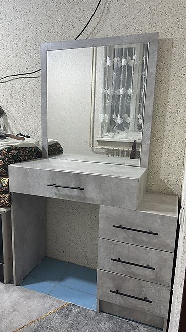 подставка для раковины в ванной: Туалетный столик с большим зеркалом в современном стиле (бетон/серый) — 1