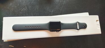 апл: Умные часы Apple Watch Series 3 с корпусом черного цвета и