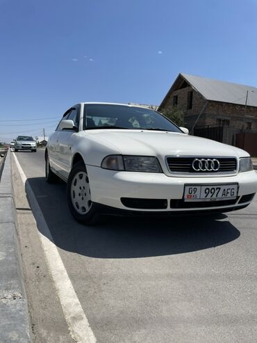 аксессуары для ауди: Белый седан Audi A4 с четырехдверным кузовом, идеально подходящий для