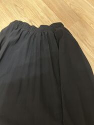 Dəstlər, kostyumlar: Mektebli ve gundelik yupka eyinde gozel qalir