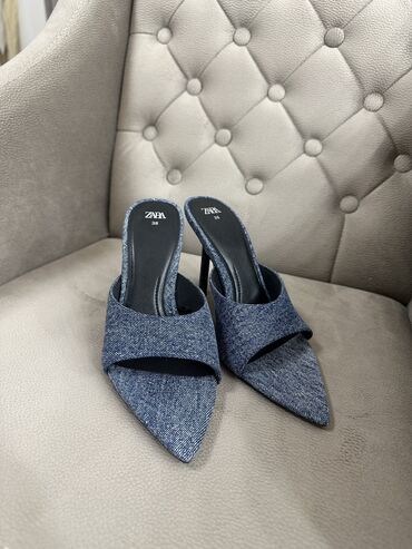 yeezy papuce: Fashion slippers, Zara, 38