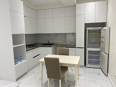 gence kiraye evler: İcarəyə verilir 3 otaqlı yeni tikili 88 m², Azadlıq Prospekti m — 3