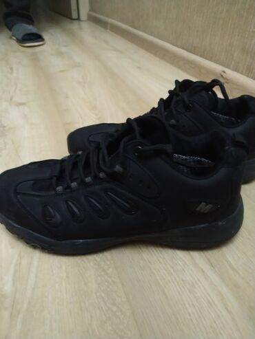 черная обувь: Кроссовки и спортивная обувь