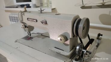 Промышленные швейные машинки: Срочно продаю Швейная машина ; прямострочнаяСостояние хорошая!!!
