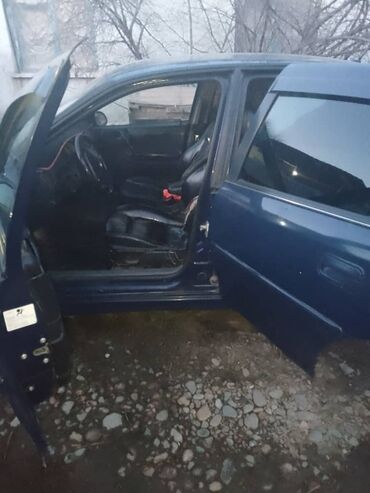 фары опель вектра б: Подержанный седан Opel Vectra темно-синего цвета, оснащенный четырьмя
