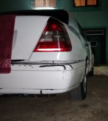 Mercedes-Benz: Mercedes-Benz 220: 2.2 l | 1995 il Sedan — 9