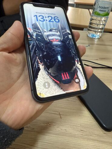 Apple iPhone: IPhone 11 — 7