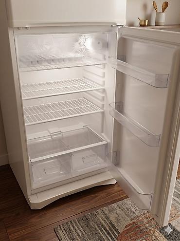 indesit: Холодильник Indesit, двухкамерный, классический белый цвет — 3