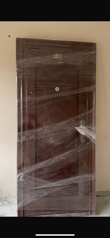 кухонные посуда: Наружный эшик сатылат. Состояниясы мыкты