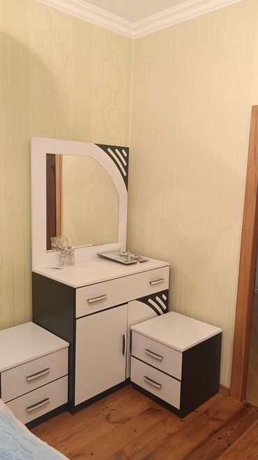 Köhnə tikili: Satılır: tam mebellə təchiz olunmuş mənzil interyeri - Geniş, işıqlı — 6