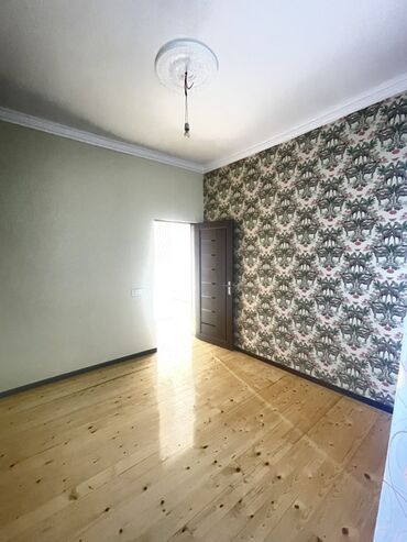 Uzunmüddətli kirayə mənzillər: Bu mənzildə taxta döşəmələr, müasir divar kağızları və geniş — 3