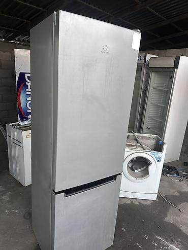 Холодильники: Холодильник Indesit, серебристый, с нижней морозильной камерой — 1